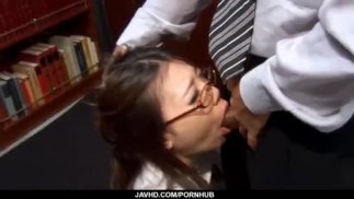 Fellation au travail avec ibuki japonaise coquine