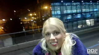 Tschechische College-Blondine Super Blowjob und Eierlecken POV-Stil