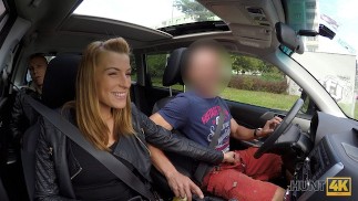 HUNT4K. Hunter vyzvedne sexy dívku a její BF u nákupního centra