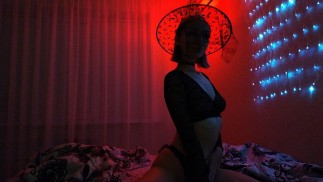 SEXY ČARODĚJNICE SAJE MŮJ PÉRO NEBO JE TO SEN?
