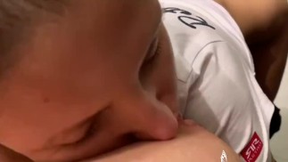 Sexo lésbico no vestiário