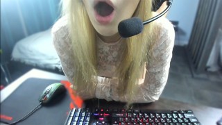 Russische meid-streamer geneukt op de uitzending voor CS:GO