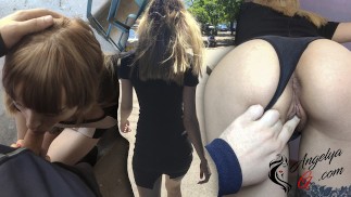 Seksowny Głęboki Lodzik Na Klatce Schodowej - Publiczny Seks