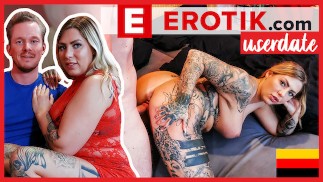 Potetovaná německá pornohvězda Mia Blow jezdí na péru a miluje polykání! (NĚMECKY)