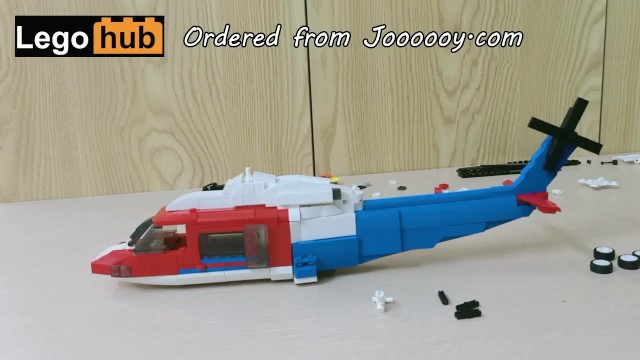 Lange en harde Lego helikopter vliegen in de Vina hemel