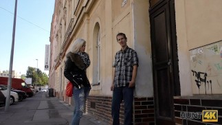 HUNT4K. Nádherná holka si užívá orální sex a kurva kundička za peníze