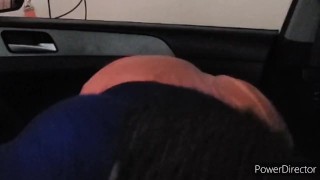 Il mio autista si è abbonato sia a My Onlyfans che a Pornhub, quindi gli ho mostrato com'è fatto il mio garage!
