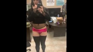 Chrissy Cocoabutter pronken met lichaam en kont - amateur tgirl drag queen dans