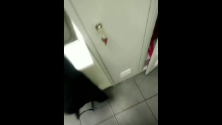 CORRIDA EN EL ZAPATO EN EL TRABAJO (sneaky arriesgado) , centro de la galería