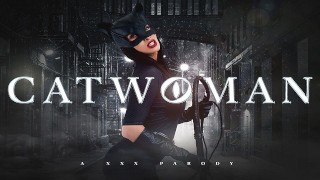 Busty Babe Clea Gaultier como CATWOMAN precisa de lição de dominação PORNÔ VR