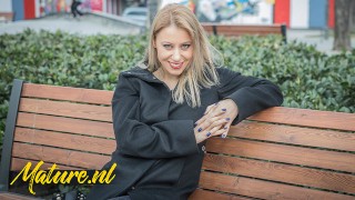 Nadržená neoholená máma hledá novou práci!
