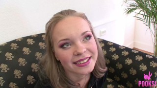 Kleine Tittensüße Bridget Bekommt Ihre Teenie-Muschi Gerailt!