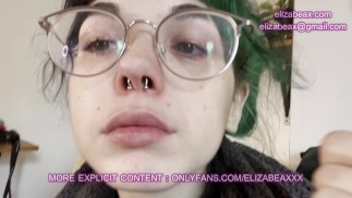 Eliza Bea nechutně kýchá a smrká
