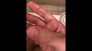 病院のシャワー室でこっそりオナニー