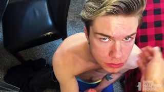 Hot onderdanige tiener neemt een grote lul geen probleem POV