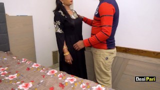 Desi Pariは汚いヒンディー語の話でいとこステップブラザーに犯されました