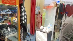 Publiczne miganie, pokazałem mu moje cycki i cipkę