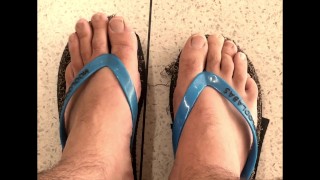 Vis- en frietwinkel in mijn teenslippers willen mijn voeten laten zien - Openbare voeten