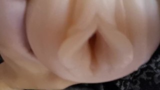 クイック:ドレスを持ち上げてオマンコを食べる-大声でうめき声