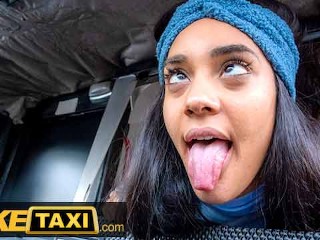 Falsches Taxi Capri Lmonde Senkt Ihren Sexy Hintern Auf Einen Großen, Dicken Schwanz