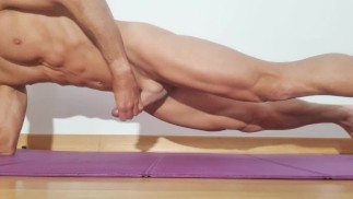 5 minutes de Masturbation / Core / Abs Training se terminant par une belle éjaculation