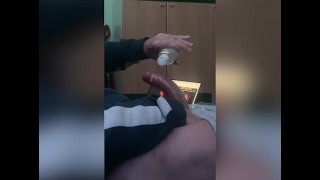 Horny Man masturberen en edgen met glijmiddel (1e video)