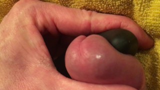 Mírame hacerme correrme en mi mano mientras veo porno