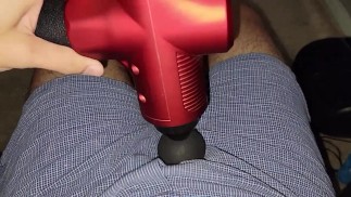 Dummer Teenager spritzt Seine Shorts, Während Er Joi Stöhnt