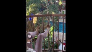 Vriendin houdt van masturberen op balkon