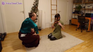 Shibari & Petplay-Spaß! Teil 1; Mädchen ist gefesselt; Demütigungsspiel & Suspendierung;Schrittseil!