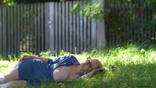 seios naturais peituda - caminhada, um dia na natureza