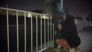 Sexo no parque depois de uma boate! Estranho me encharcado com seu esperma quente