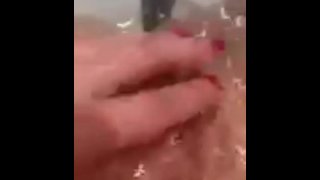 Mijn poesje schoon klaarkomen voor een feestje. Sperma spelen met mij