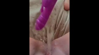 Tryskając po całym moim łóżku 💦