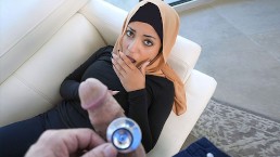 Hijab Hookup - Muslimská Kráska Dělá Půst Jí Velký Šťavnatý Kohout, Aby Udržela Její Fyzický Hlad