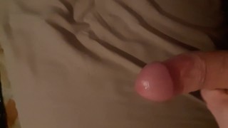 Guy masturbando Nice pau duro com grande carga de orgasmo cum e gemendo