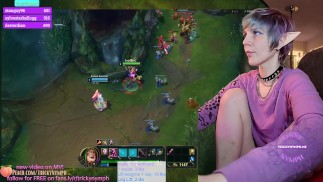 Tricky Nymph dominiert ihr League of Legends-Spiel LIVE auf Chaturbate!