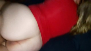 Blonde Pawg in Red jurk wordt geneukt deel 1