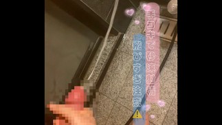Enorme cumshot, femdom doet handjob