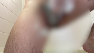 [Pro ženy] Byl jsem nadržený po čůrání v koupelně, takže jsem jen ejakuloval mýdlovou masturbací