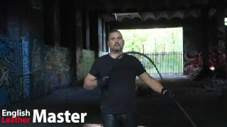 Você tropeça em mim praticando açoitamento com um chicote de touro em um prédio abandonado PREVIEW