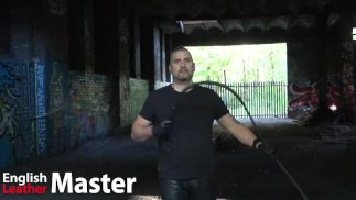 Você tropeça em mim praticando açoitamento com um chicote de touro em um prédio abandonado PREVIEW