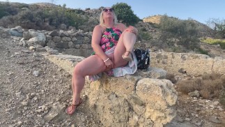 Buiten masturbatie en squirts - Nympho vrouw echte orgasmes
