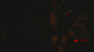 セックススイングCam2で熟女ファック-熟女はセックススイングでおもちゃの男の子をファック
