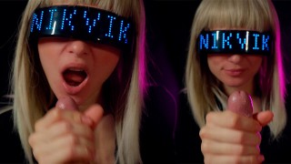 Сyberpunková dívka chamtivě vysává všechno sperma ze svého vějíře