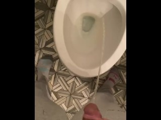 Trabajando En un Evento Para que no Se Le Permita Usar Zapatos Orinar Baño Desordenado Desesperado Gimiendo