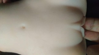 Een super heerlijke masturbatie van een mooi poesje, die eindigde in een sekspop