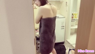 plížící se moje přítelkyně těsně po sprchování - Japonky/Amatérský pár/upskirt/nahý