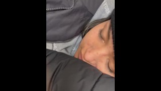Horny Dëne se fait doigter par son copain dans les escaliers