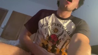 Nadržený chlap zadržuje své sperma